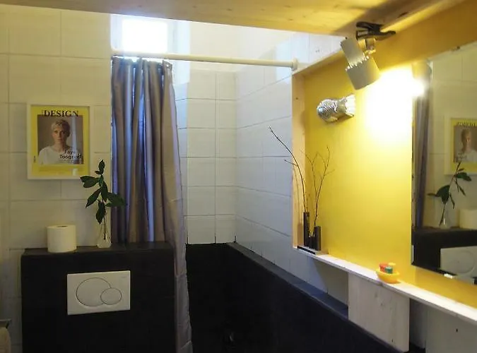 Charming House With Private Dock On *