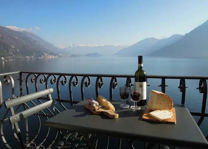 Charming House With Private Dock On Argegno